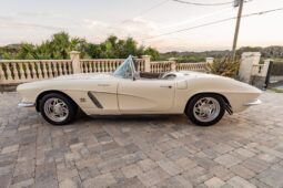 										1962 Chevrolet Corvette 5-Speed full									