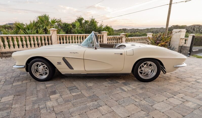 								1962 Chevrolet Corvette 5-Speed full									