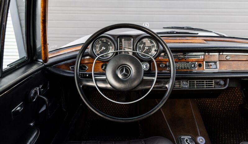 								1969 Mercedes-Benz 280SE Cabriolet full									