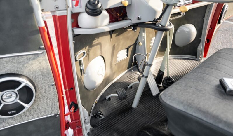 								1965 Volkswagen Type 2 21-Window Deluxe full									