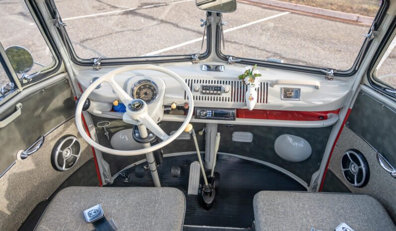 								1965 Volkswagen Type 2 21-Window Deluxe full									