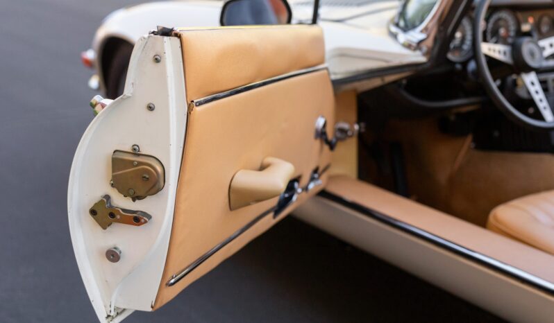 								1974 Jaguar E-Type Series III Roadster V12 4-Speed full									