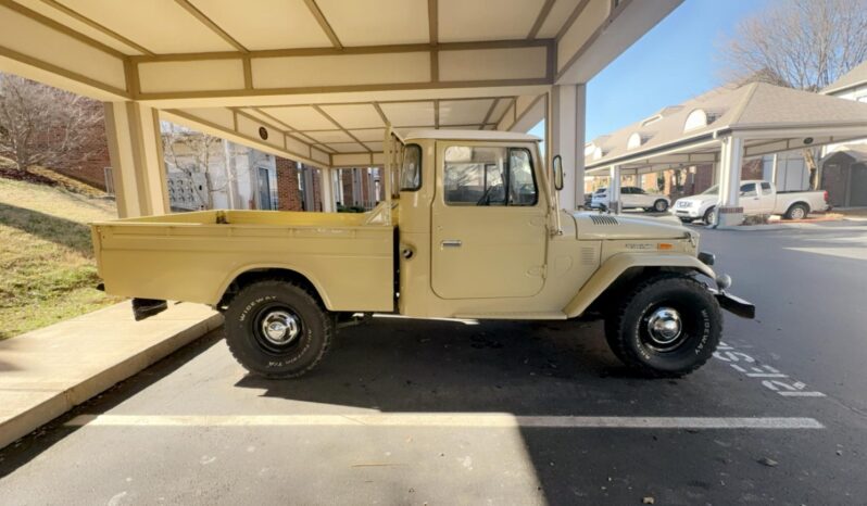 								1974 Toyota Land Cruiser FJ45 Pickup full									