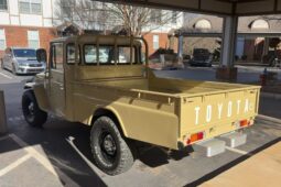 										1974 Toyota Land Cruiser FJ45 Pickup full									