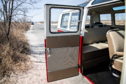 										1966 Volkswagen Type 2 21-Window Deluxe full									