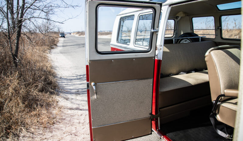 								1966 Volkswagen Type 2 21-Window Deluxe full									