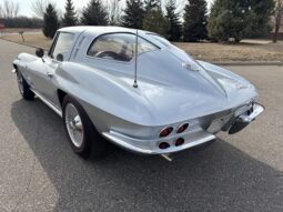 										1963 Chevrolet Corvette Split-Window Coupe 4-Speed full									