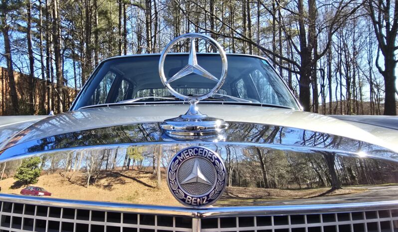 								1970 Mercedes-Benz 300SEL 6.3 full									