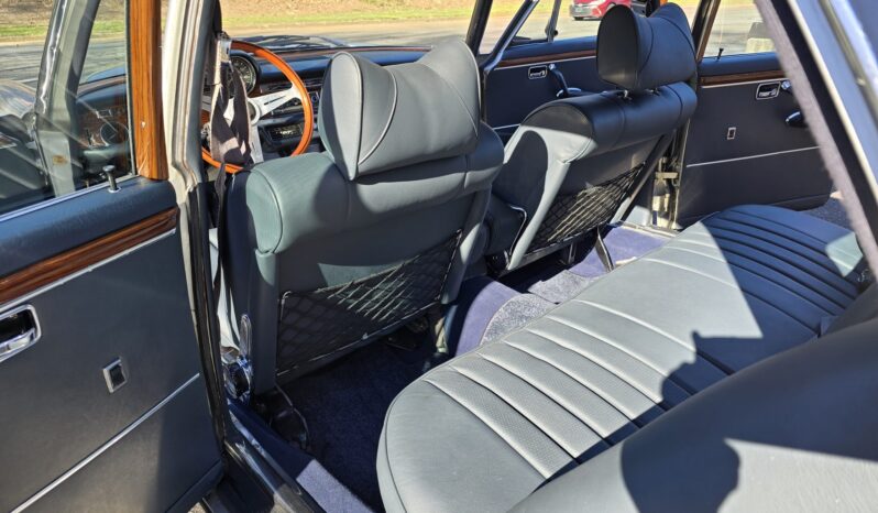 								1970 Mercedes-Benz 300SEL 6.3 full									