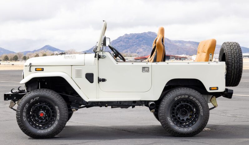 								1979 Toyota Land Cruiser FJ40 5-Speed 5.3L V8 full									