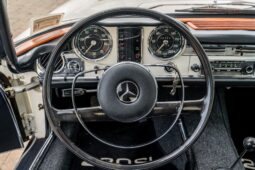 										1966 Mercedes-Benz 230SL 4-Speed full									