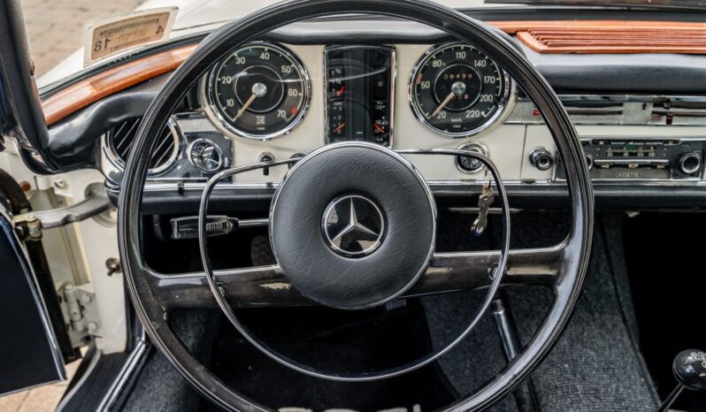								1966 Mercedes-Benz 230SL 4-Speed full									