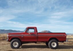 1976 Ford F-250 Ranger Highboy 4×4 4-Speed
