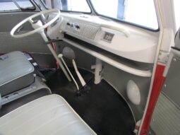 										1963 Volkswagen Type 2 15-Window Deluxe full									