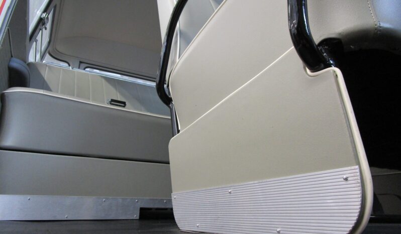 								1963 Volkswagen Type 2 15-Window Deluxe full									