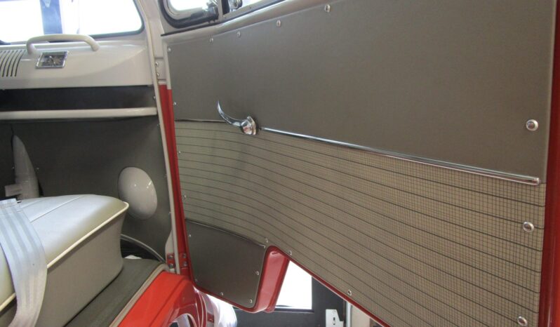 								1963 Volkswagen Type 2 15-Window Deluxe full									