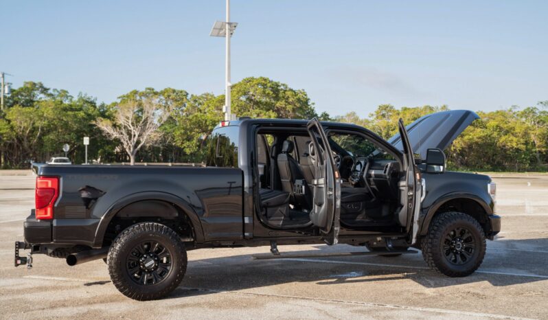 								2022 Ford F-350 Super Duty Platinum Tremor Crew Cab full									