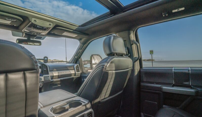 								2022 Ford F-350 Super Duty Platinum Tremor Crew Cab full									