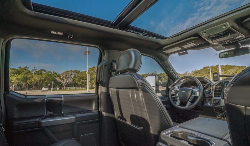 								2022 Ford F-350 Super Duty Platinum Tremor Crew Cab full									