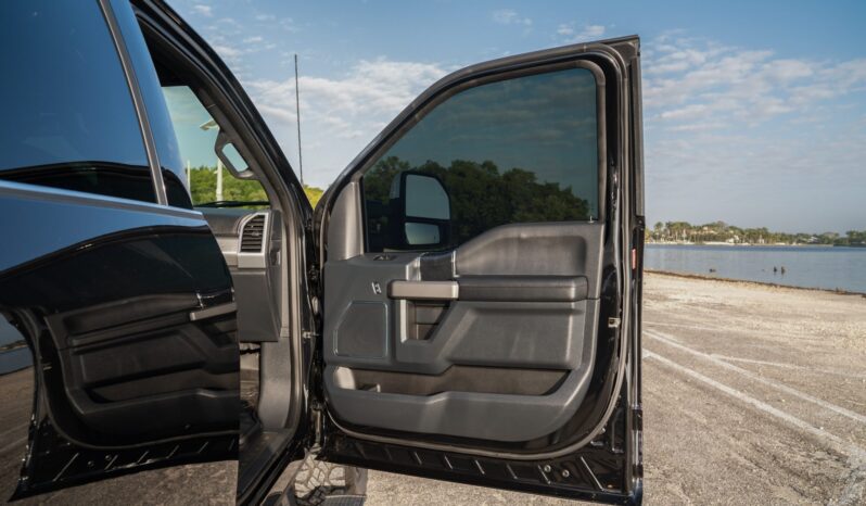 								2022 Ford F-350 Super Duty Platinum Tremor Crew Cab full									