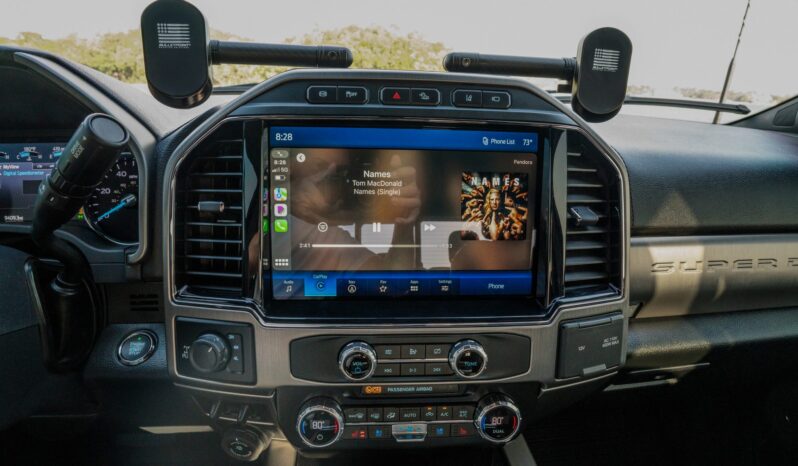 								2022 Ford F-350 Super Duty Platinum Tremor Crew Cab full									