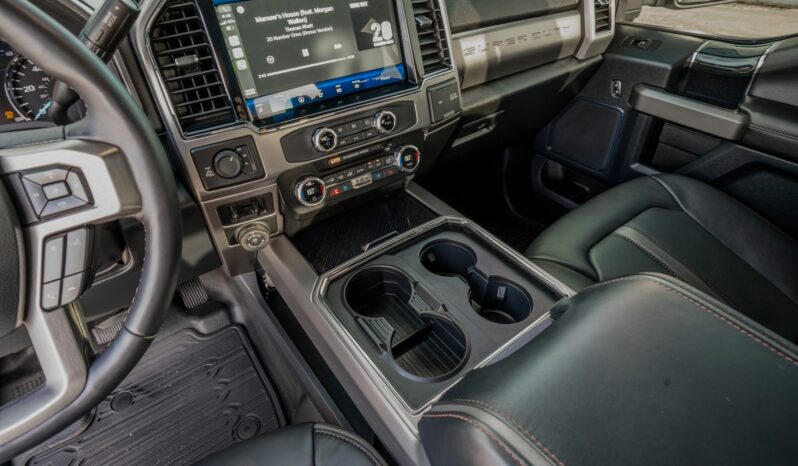 								2022 Ford F-350 Super Duty Platinum Tremor Crew Cab full									