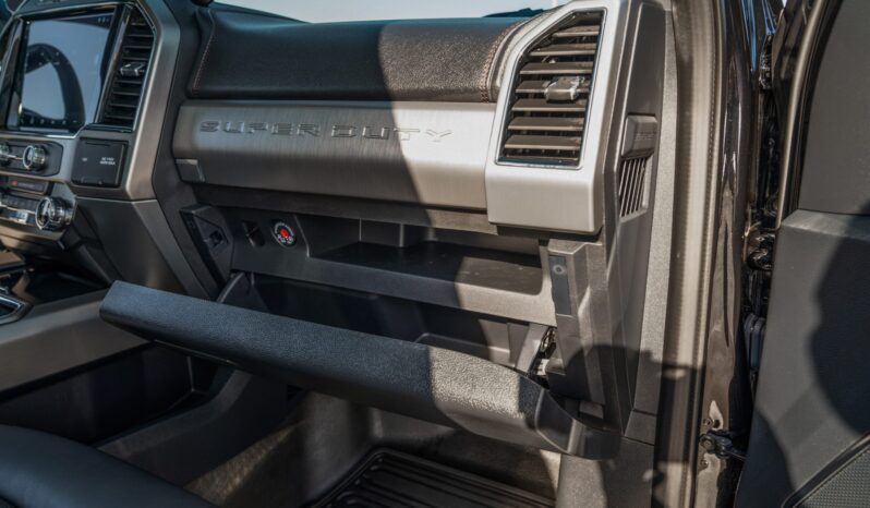 								2022 Ford F-350 Super Duty Platinum Tremor Crew Cab full									