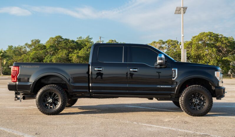 								2022 Ford F-350 Super Duty Platinum Tremor Crew Cab full									