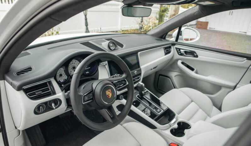 								2023 Porsche Macan GTS full									
