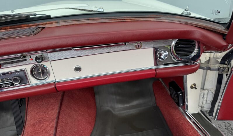 								1967 Mercedes-Benz 250SL 4-Speed full									