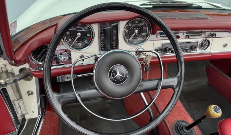 								1967 Mercedes-Benz 250SL 4-Speed full									