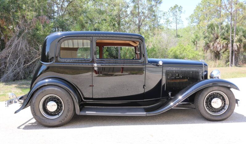 								1932 Ford Victoria Street Rod 303 Rocket full									