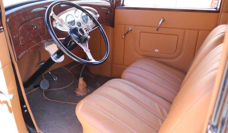 								1932 Ford Victoria Street Rod 303 Rocket full									