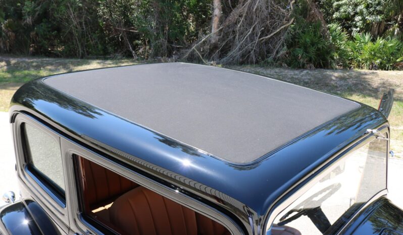 								1932 Ford Victoria Street Rod 303 Rocket full									