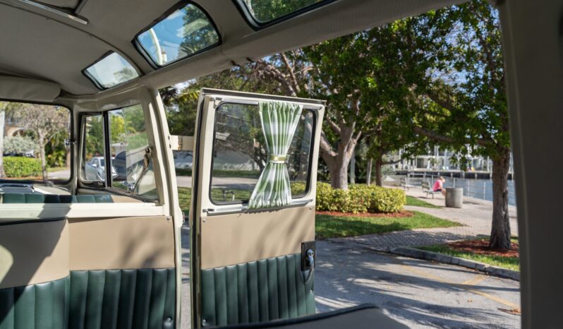 								1965 Volkswagen Type 2 Kombi 23-Window Conversion full									