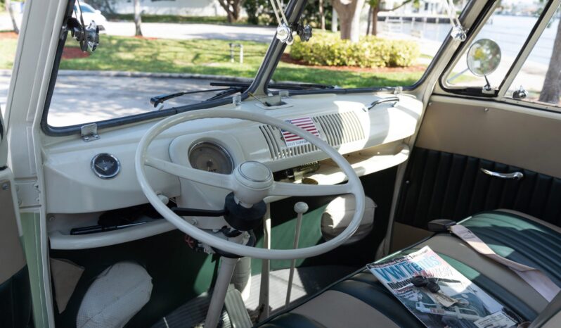 								1965 Volkswagen Type 2 Kombi 23-Window Conversion full									