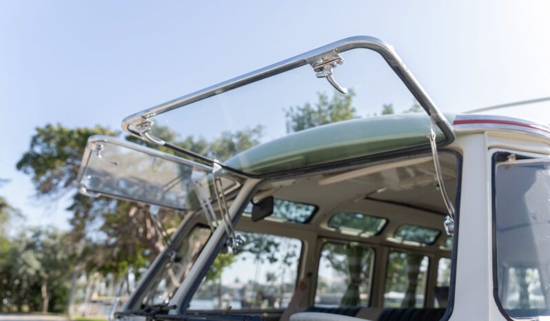 								1965 Volkswagen Type 2 Kombi 23-Window Conversion full									