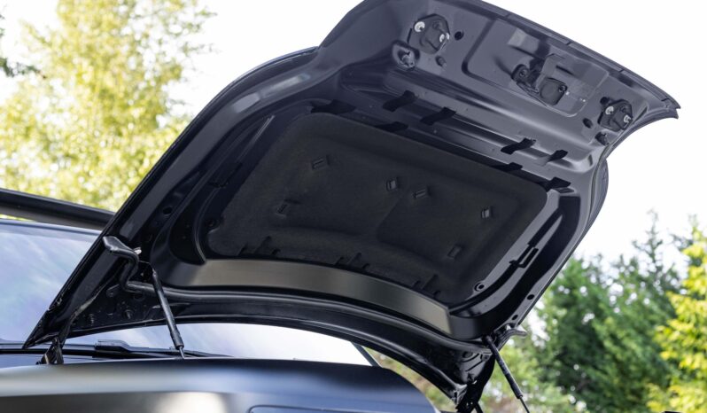 								2022 Land Rover Defender 90 X-Dynamic S full									