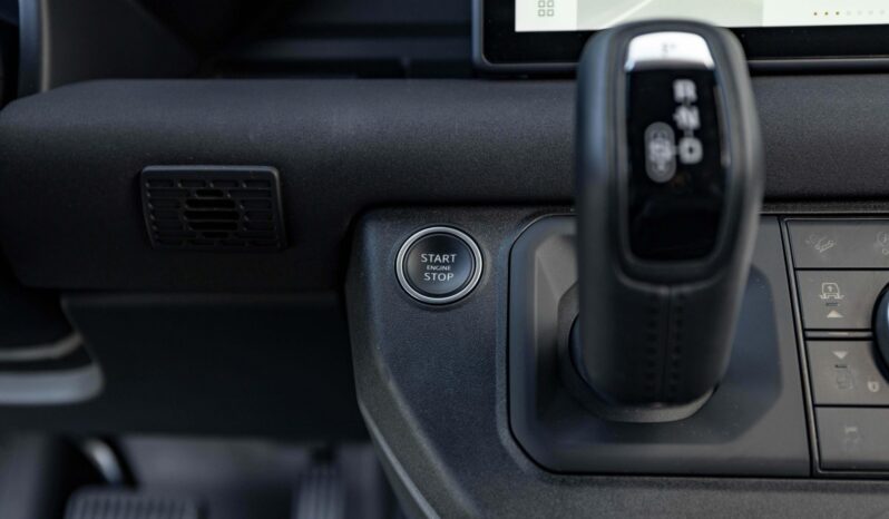 								2022 Land Rover Defender 90 X-Dynamic S full									