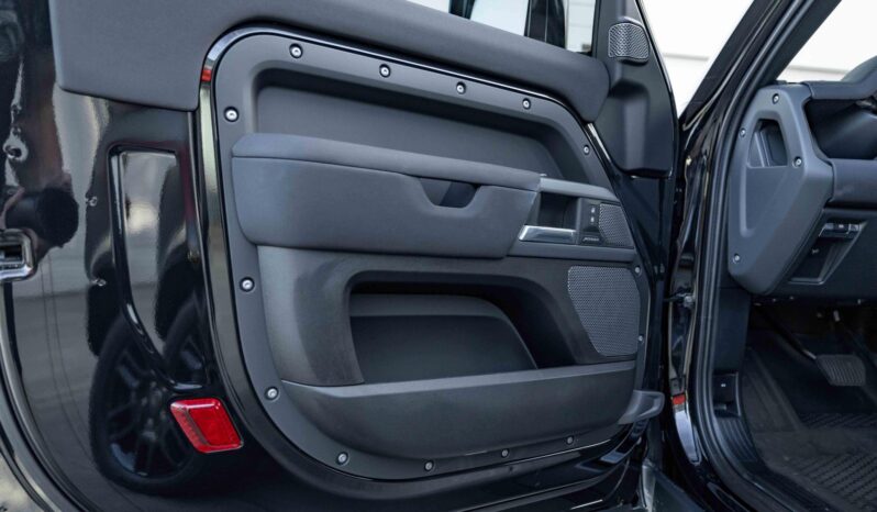 								2022 Land Rover Defender 90 X-Dynamic S full									