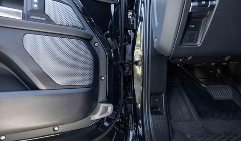 								2022 Land Rover Defender 90 X-Dynamic S full									