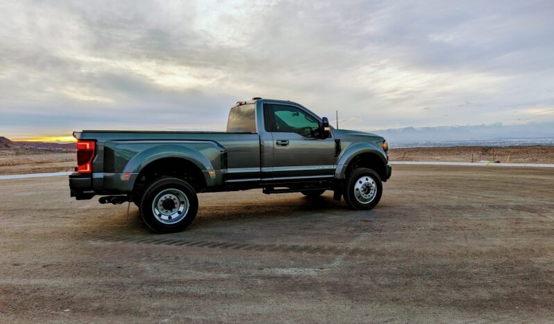 								2022 Ford F-450 Super Duty XLT 4×4 full									