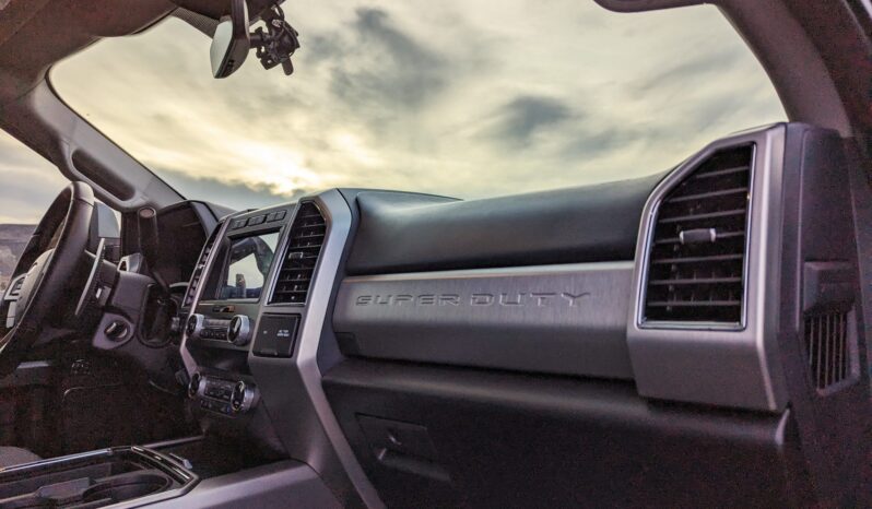 								2022 Ford F-450 Super Duty XLT 4×4 full									