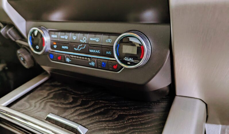 								2022 Ford F-450 Super Duty XLT 4×4 full									