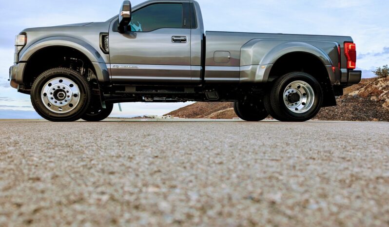 								2022 Ford F-450 Super Duty XLT 4×4 full									