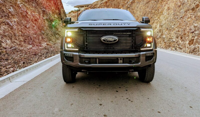 								2022 Ford F-450 Super Duty XLT 4×4 full									