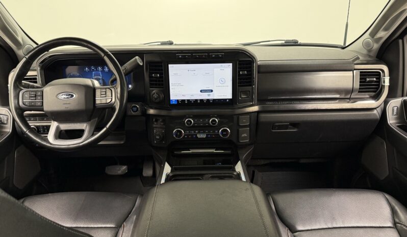 								2023 Ford F-250 Super Duty Lariat full									