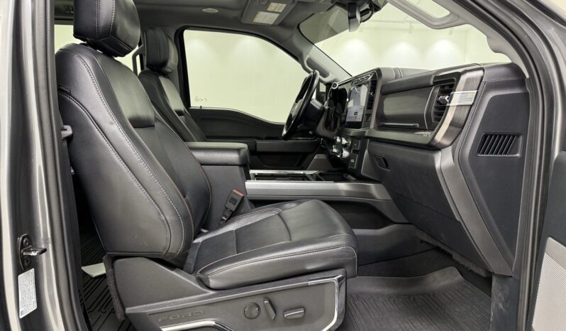 								2023 Ford F-250 Super Duty Lariat full									