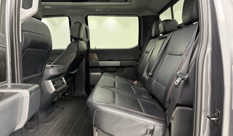 								2023 Ford F-250 Super Duty Lariat full									