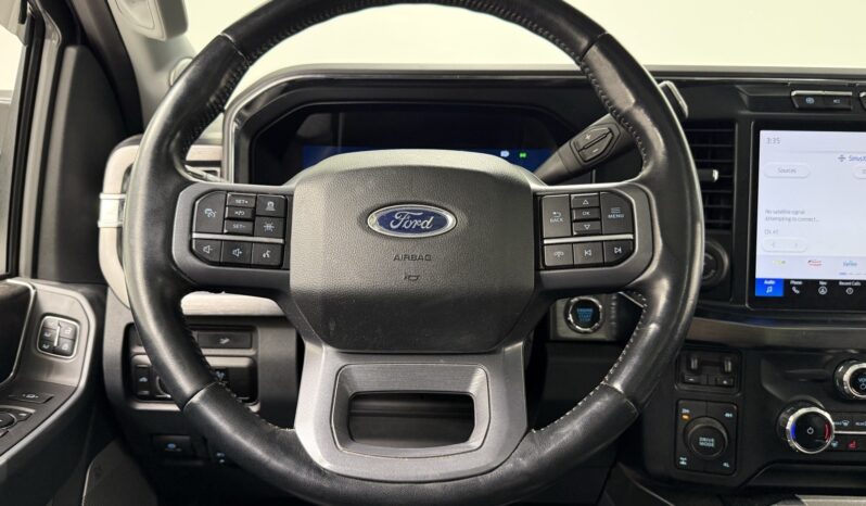 								2023 Ford F-250 Super Duty Lariat full									